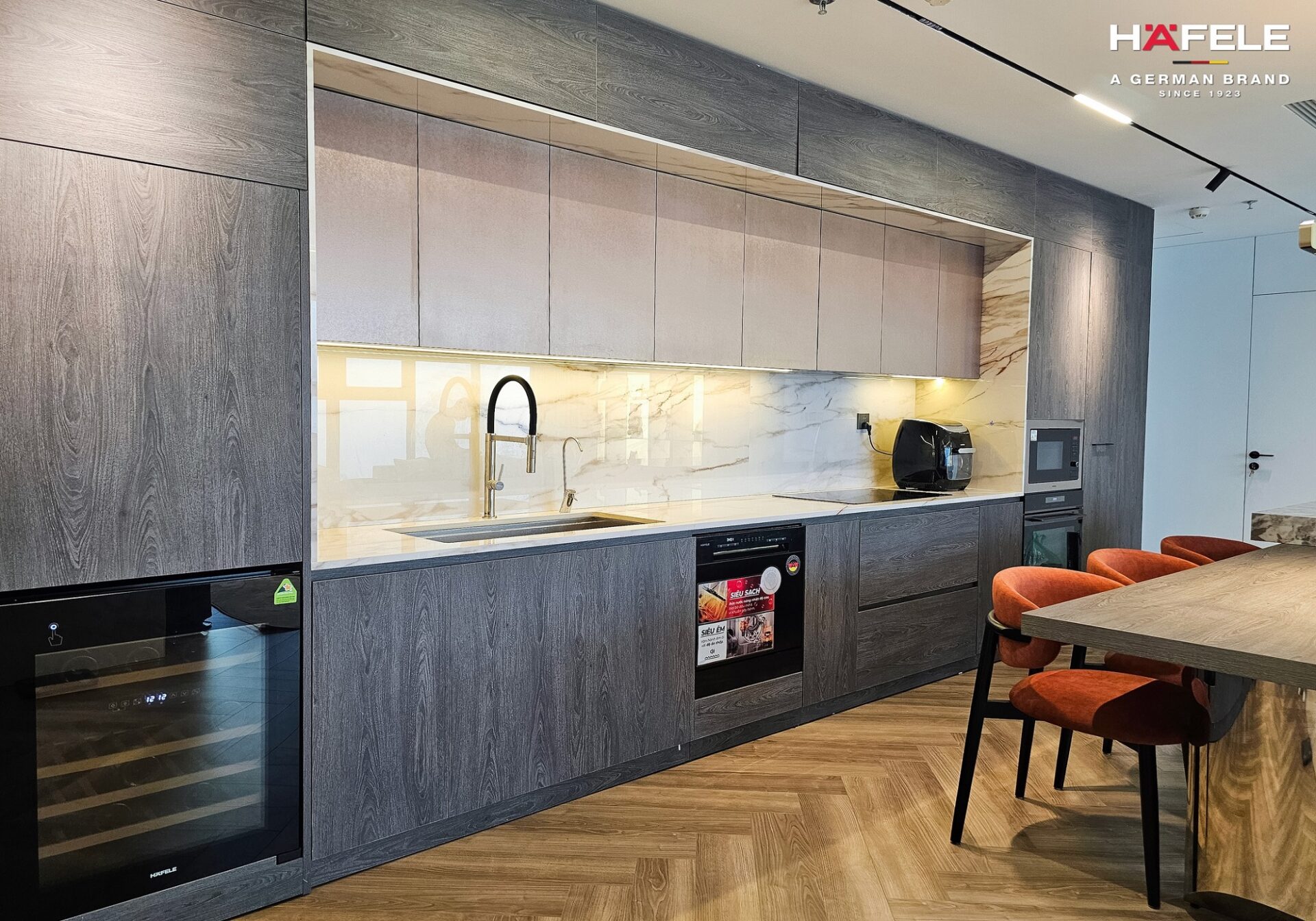 he-thong-thiet-bi-bep-hafele-dong-bo-anh-ban-mai-tphcm